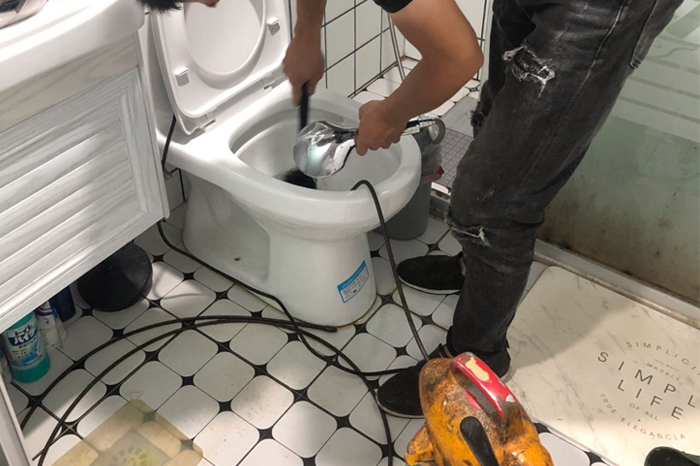 张港镇疏通下水道