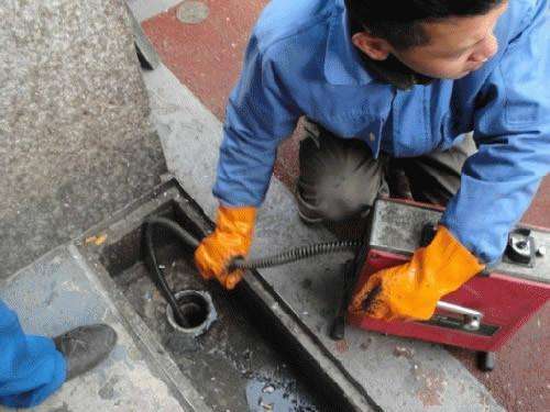 张港镇疏通下水道