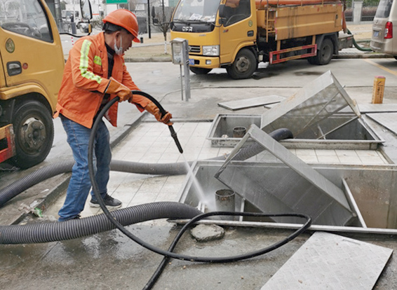 张港镇隔油池清理
